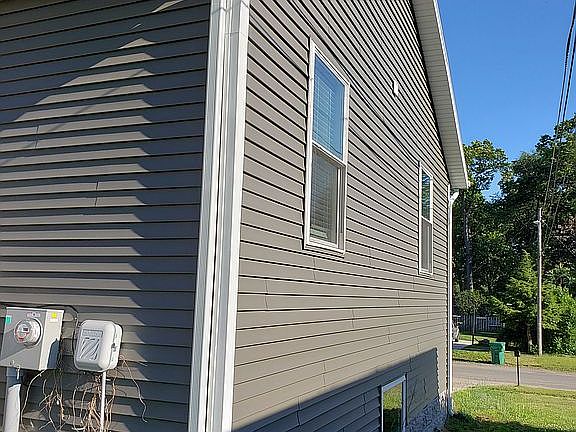 2nd image of 1215 Fair Oaks Dr N