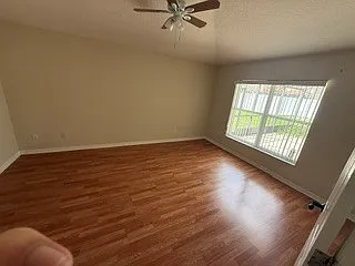 804 Leeshore Ct — Photo 2