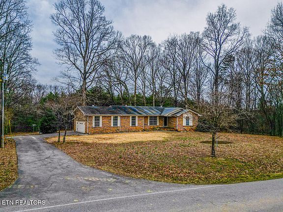2nd image of 228 Maxwell Rd