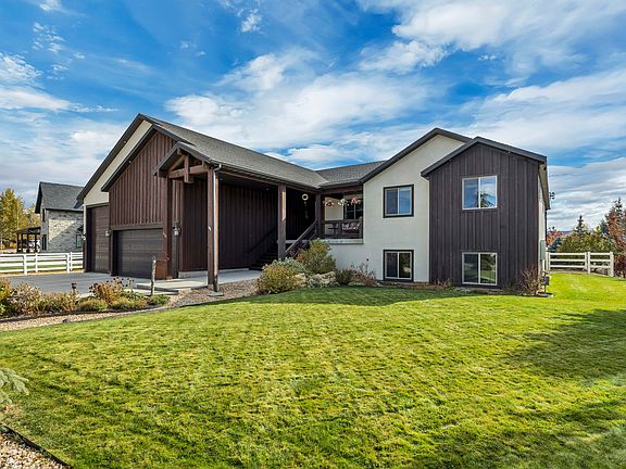 3rd image of 431 Aspen Rd