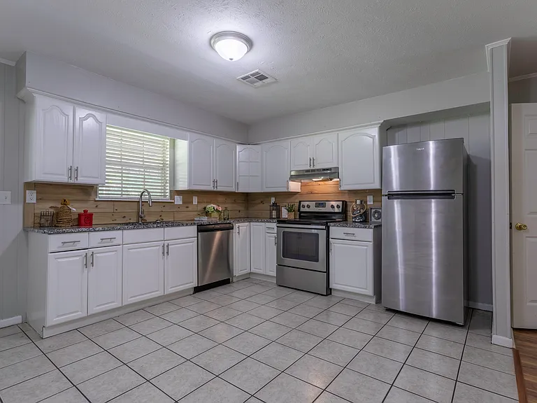5240 Peachtree St — Photo 3