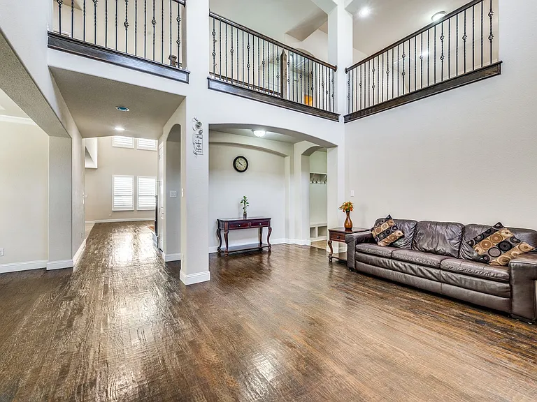 7340 Beranger Dr — Photo 10