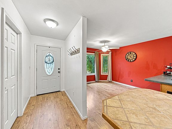 4th image of 474 Maple St