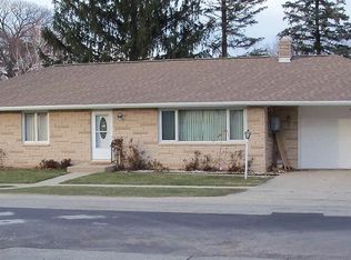 304 W White Oak Rd, Forreston, IL 61030