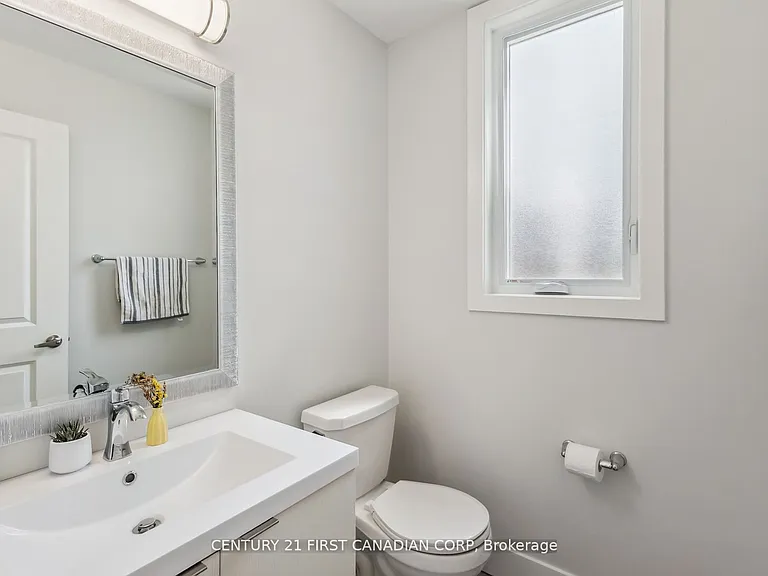 990 Deveron Cres #21 — Photo 23