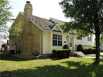 2nd image of 801 SE 11th St