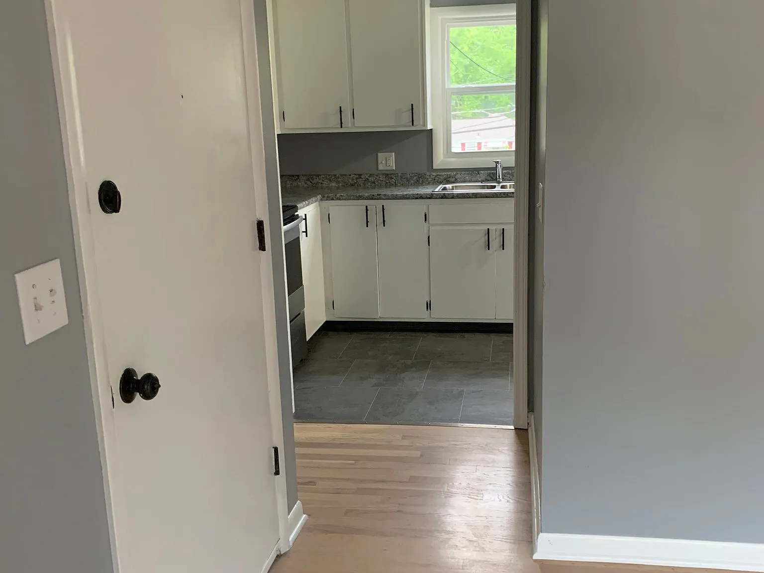 Modern 2 Bed, 1 Bath Apartment in Omaha | Available Now!| $1,150/mo — Photo 3