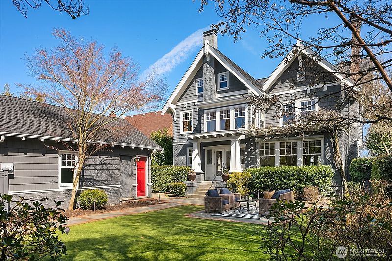 2nd image of 2647 Cascadia Avenue S