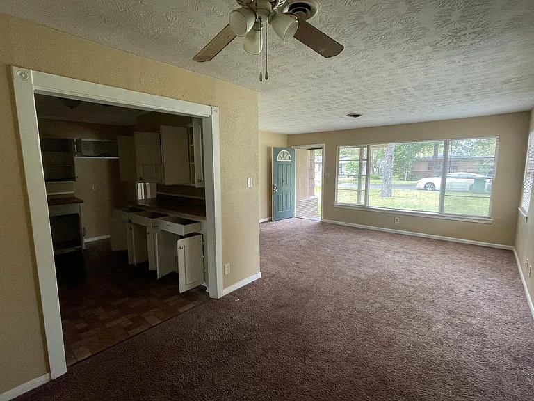 257 Roxton Ln — Photo 13