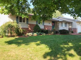 1141 Pleasantview Dr, Flushing, MI 48433