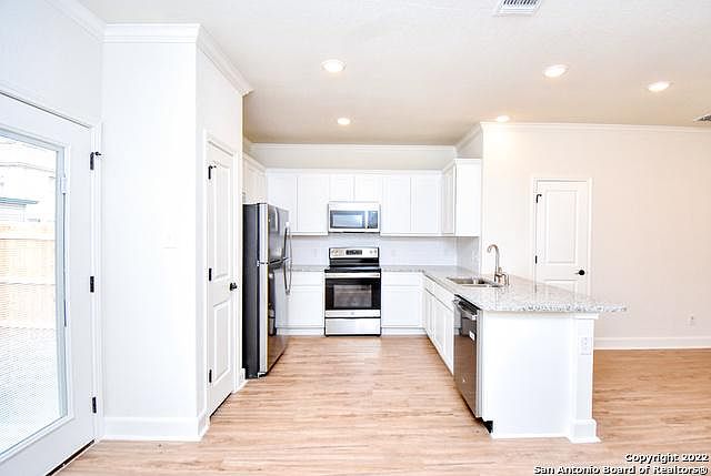 1st image of 2511 Lynwood Bnd