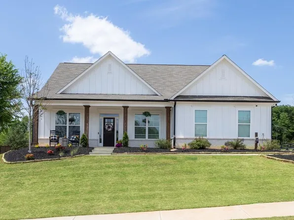 1459 Cedarwood Dr, Jefferson, GA 30549