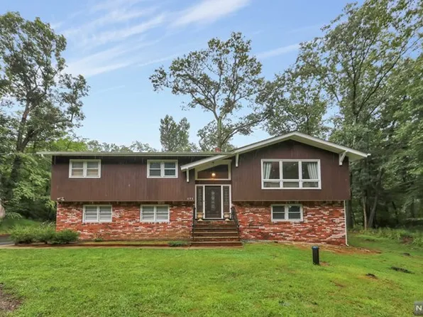 696 Knollwood Rd, Franklin Lakes, NJ 07417