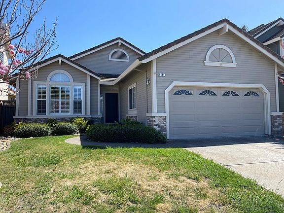 3rd image of 1664 Sequoia Dr