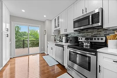 4 bed, 1656 sqft, $3,850 — Photo 3