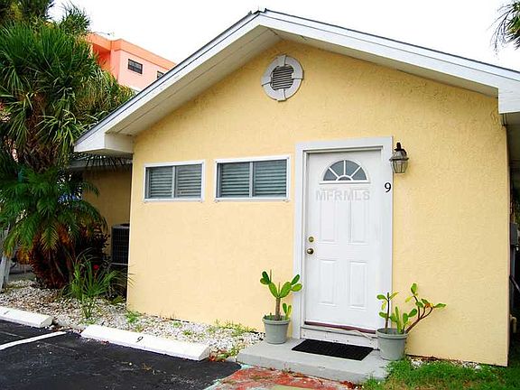 3rd image of 19506 Gulf Blvd Unit 9