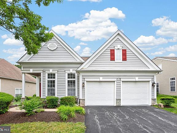 2nd image of 458 Mimosa Cir