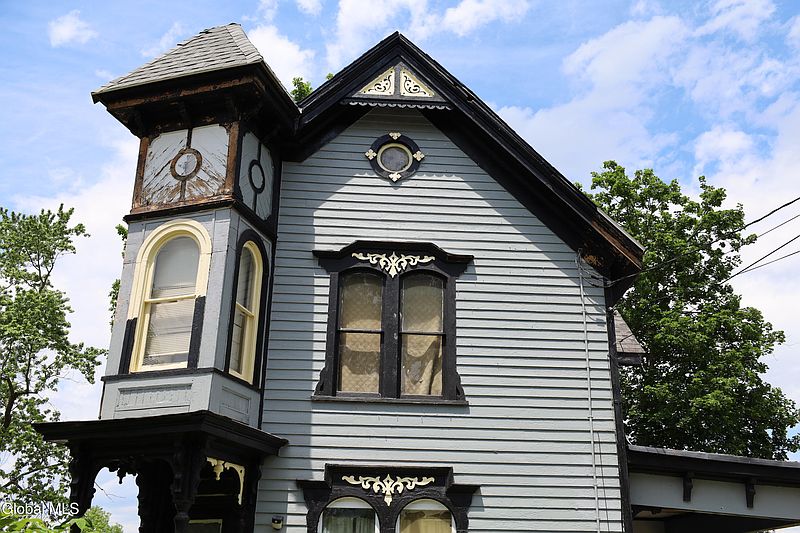 3rd image of 1 McMartin Street