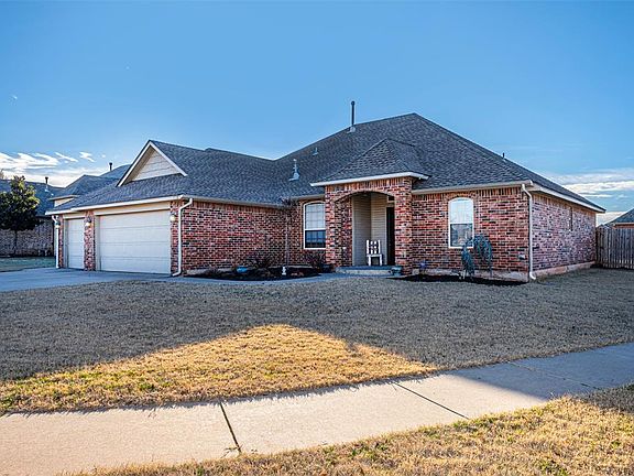 3rd image of 2400 SE 10th Pl