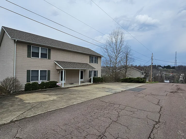 1381 Bergamont St — Photo 4