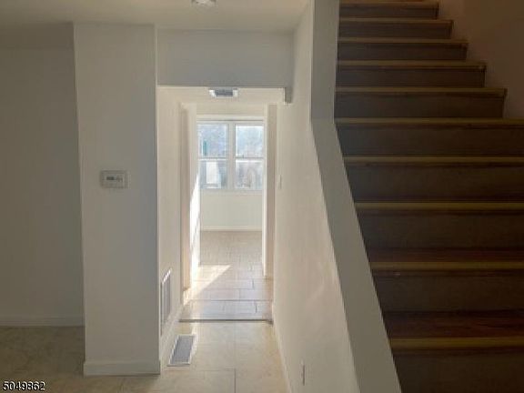 2nd image of 216 New St #218