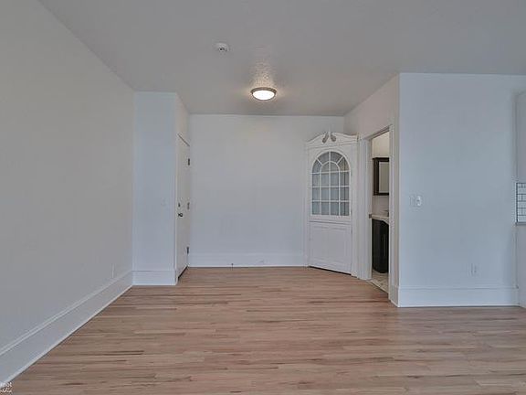5th image of 1154 Northampton St #3