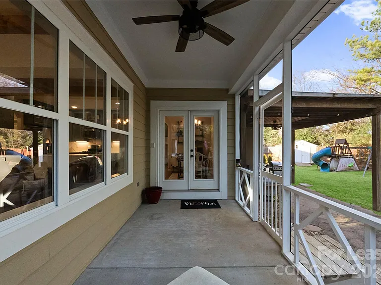 18047 Northport Dr — Photo 11
