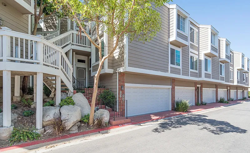 1 bed, 1.0 bath, 864 sqft, $2,500 — Photo 4