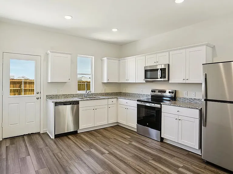 297 Thistle Ln — Photo 2