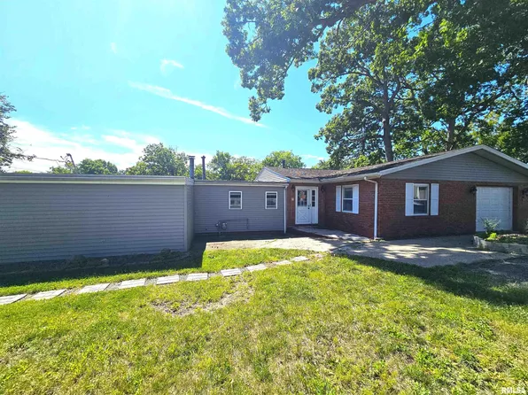 327 Elm Ln, Petersburg, IL 62675