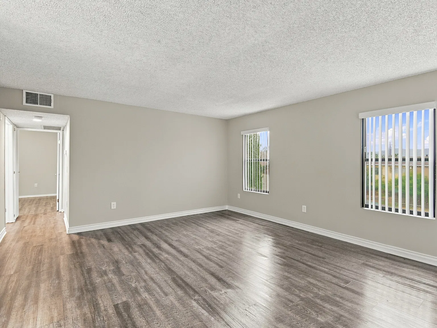 2 bed, 1.5 bath, 900 sqft, $2,350 — Photo 2