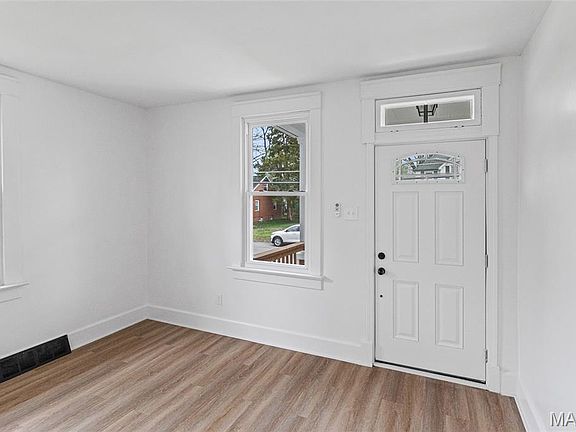 5th image of 109 S 38th St