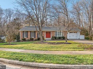 8306 Five Gates Rd, Annandale, VA 22003