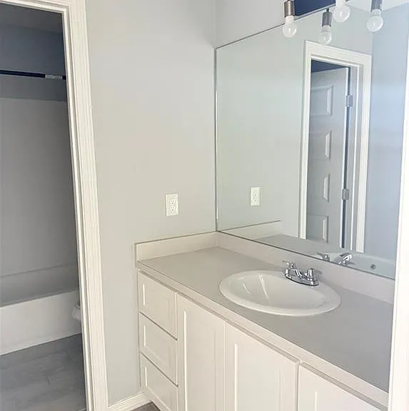 436 E Acacia St — Photo 6