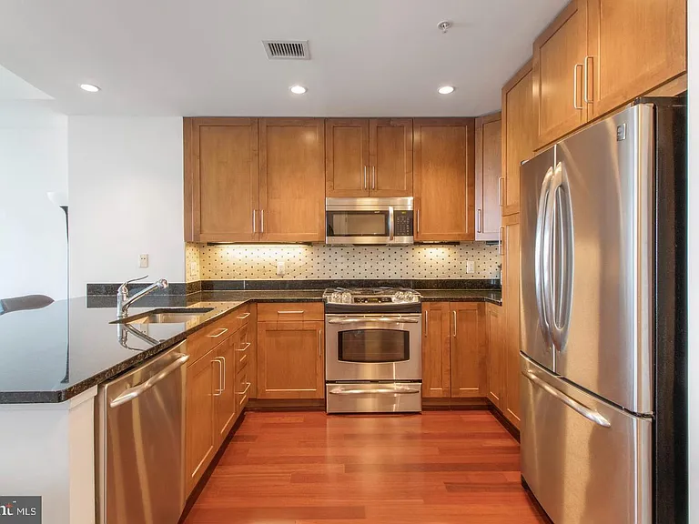 8220 Crestwood Heights Dr #814 — Photo 34