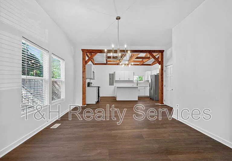 210 N Keystone Ave — Photo 7