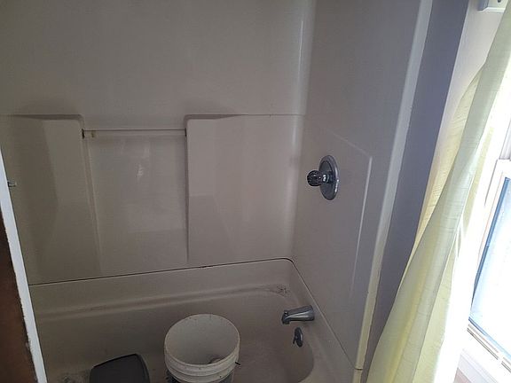 2nd image of 118 E Dayton St