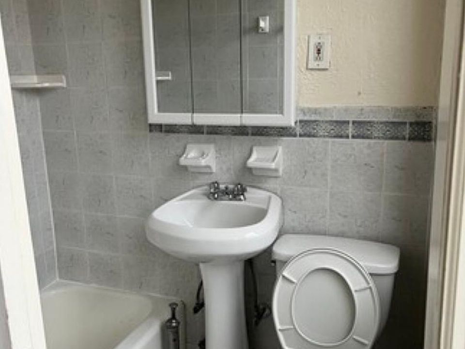 2nd image of 2156 Muliner Ave APT 2