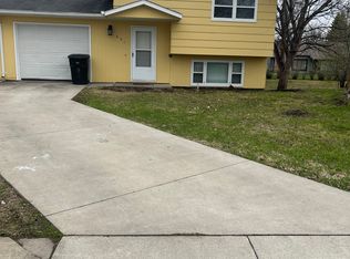 631 Great Plains Ct, Grand Forks, ND 58201