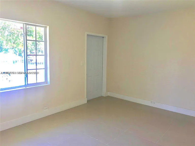 6344 NW Miami Pl — Photo 10