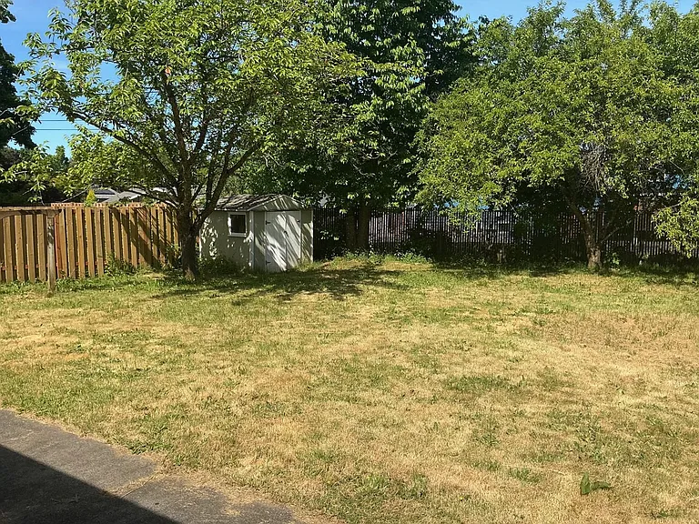 210 NE 165th Ave — Photo 12