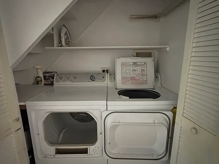 610 W Briar Pl #1 — Photo 17
