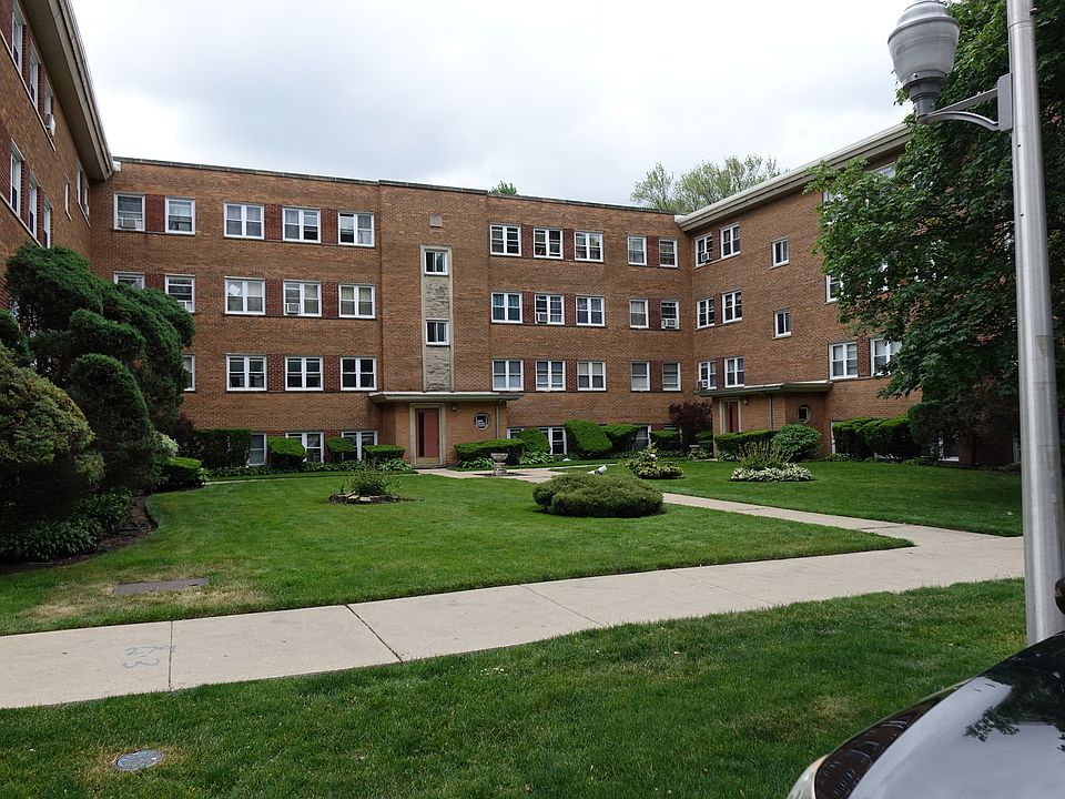 1st image of 2431 W Lunt Ave APT 1B