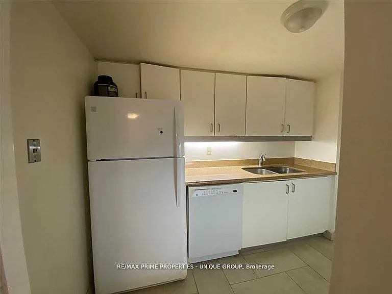 717 Bay St #504 — Photo 4