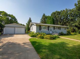 915 W Sweet Ave, Bismarck, ND 58504