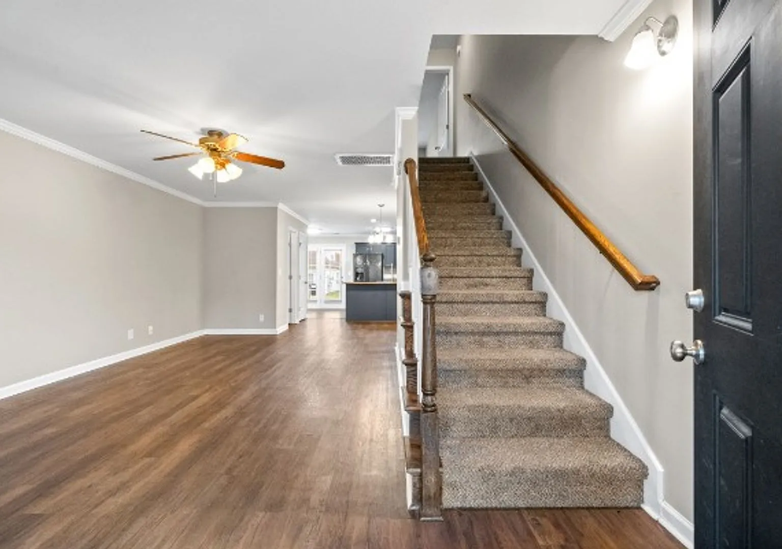 Half Price First Month Rent! Nice Townhome Close To Tennova & I24 — Photo 1