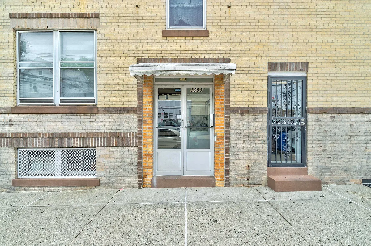 Building Photo - 1058 Avenue C #5