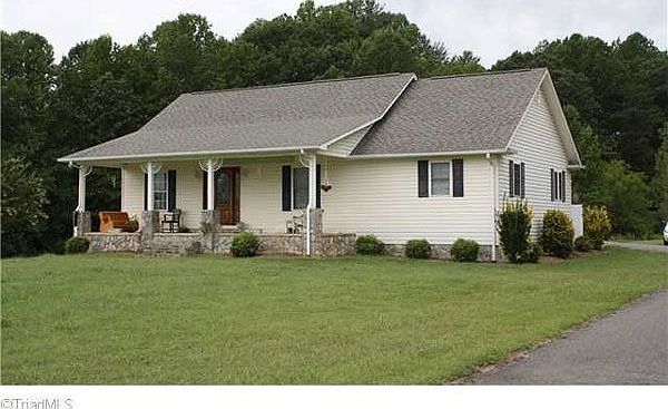 1st image of 124 Lindsay Creed Ln