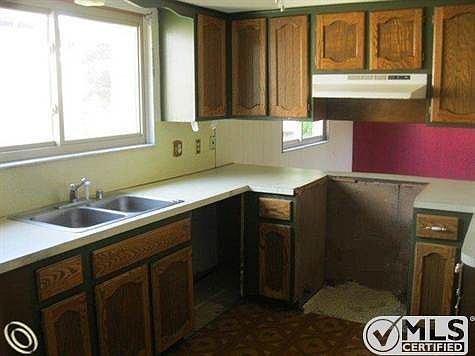 264-018457 Kitchen (2).JPG
