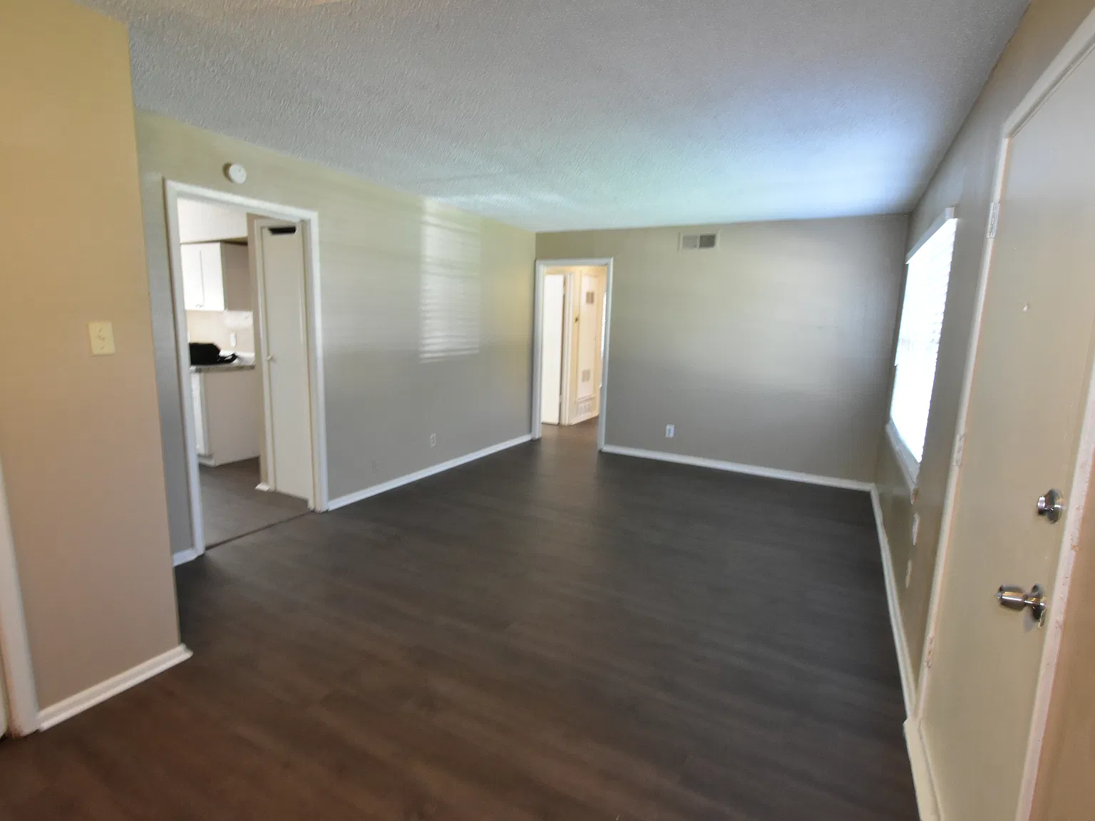 4 bed, 1069 sqft, $1,800 — Photo 2